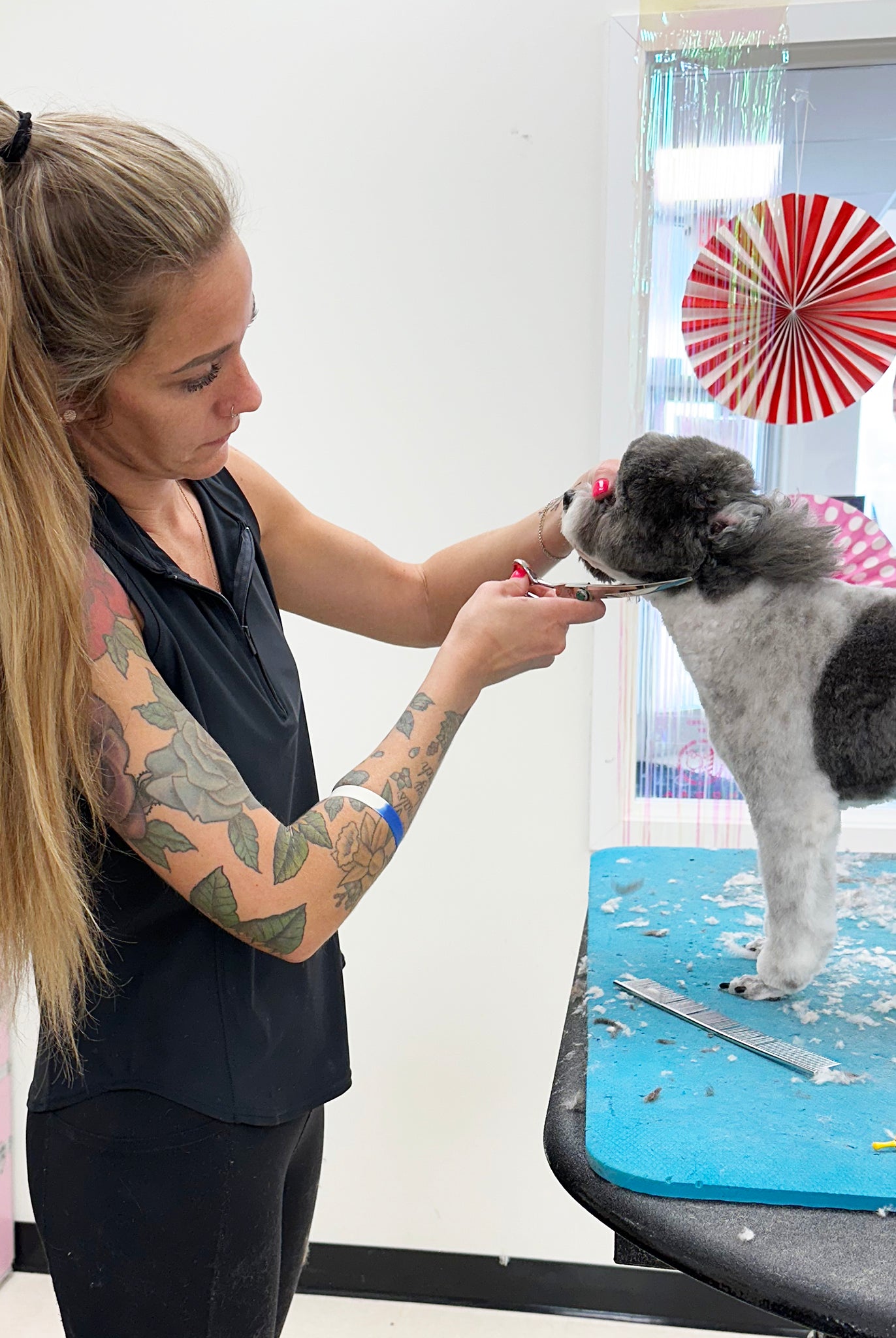 black grooming top for women, sleeveless smock, stretchy grooming clothes