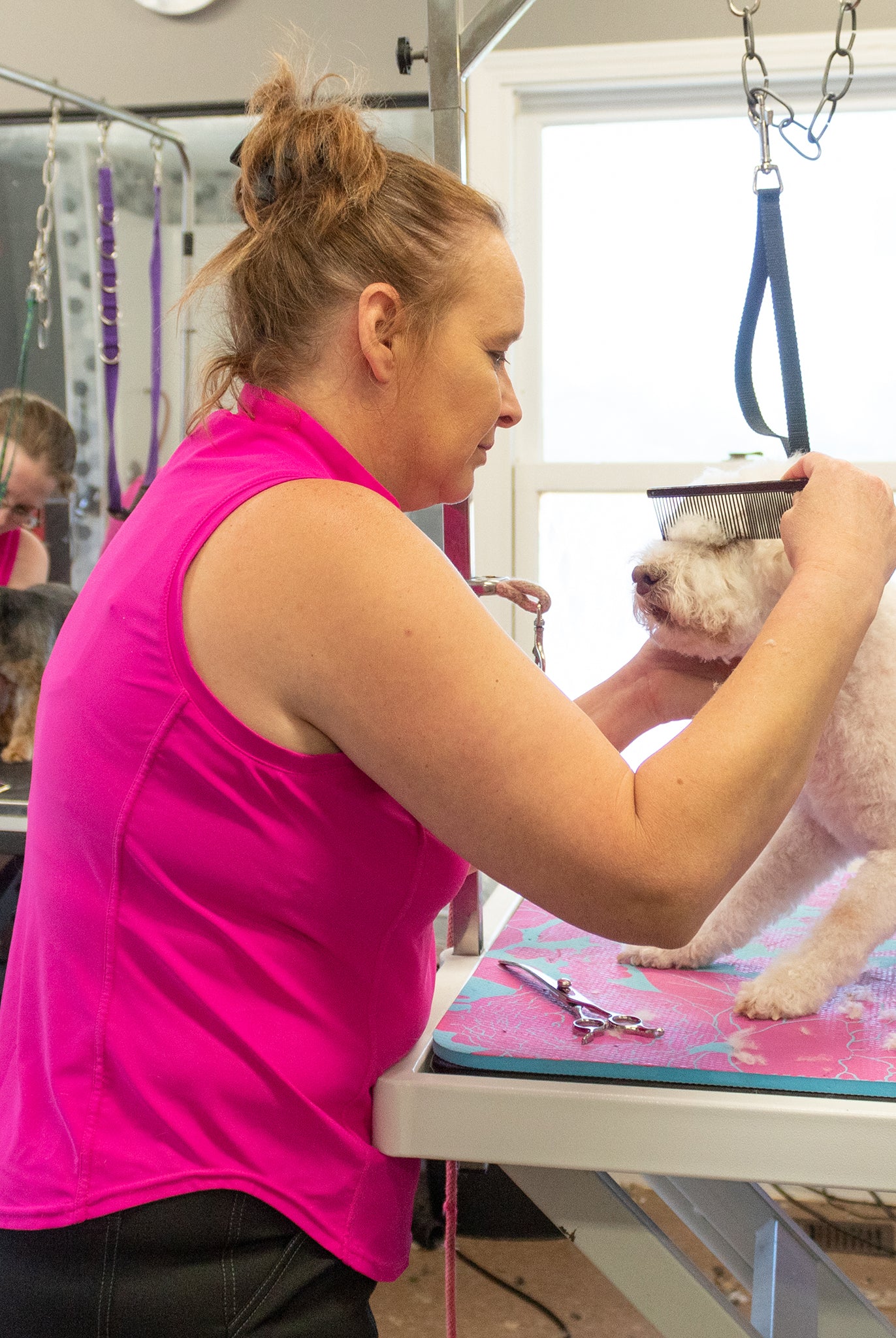 bright pink grooming smock, athletic grooming apparel for women, stretchy dog grooming top