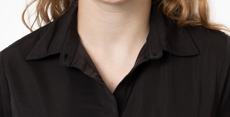 Structured collar on the Toni grooming smock